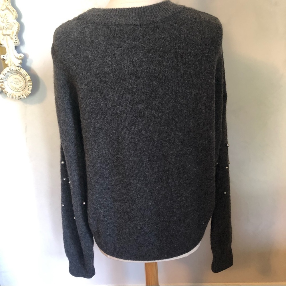 H&M oversized Soft, fine-knit sweater w/pearls & rhinestones Size Small - Picture 5 of 11